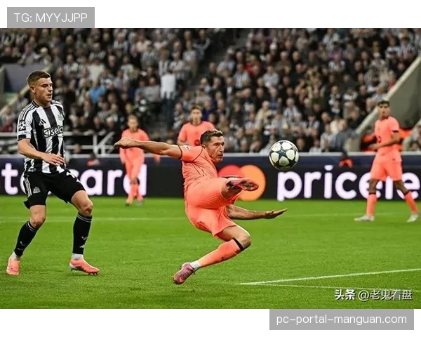 官方：莱万多夫斯基与巴塞罗那完成一年续约