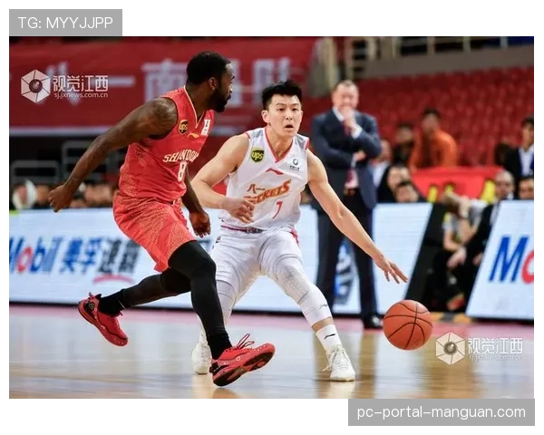 八一男篮1-3-1联防有效对高位与外线施加防守压力，形成边角夹击之势